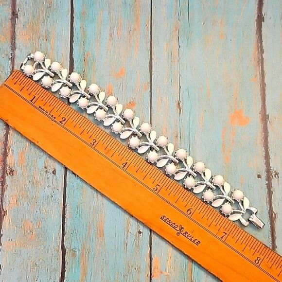 Vintage Jewelry - VINTAGE Costume Jewelry- Silver Tone & White Beaded Floral Chain Link Bracelet